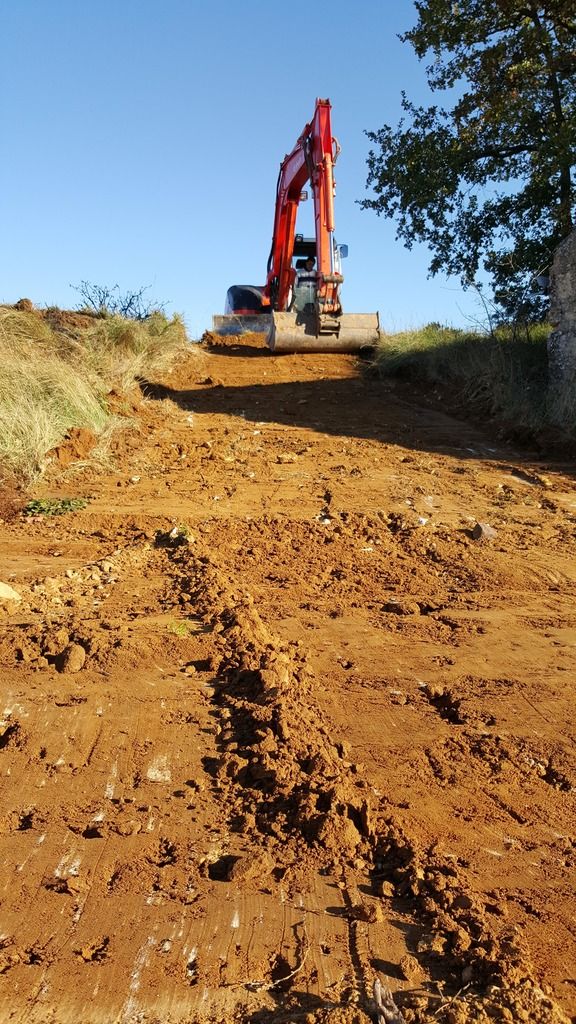 Terrain terrassé par une pelle Kubota