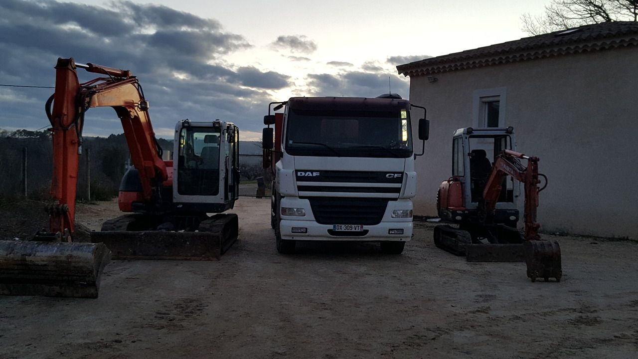 Pelles et camion ampliroll de Moschietto Florent TP